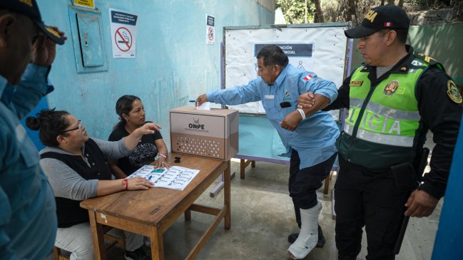 Fujimori lidera con holgura en Perú y candidato de izquierda sube al cuarto lugar