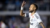 [VIDEO] Neymar vivió noche de furia: Lanzó pelotazo a un rival y se encaró con hinchas de Santos