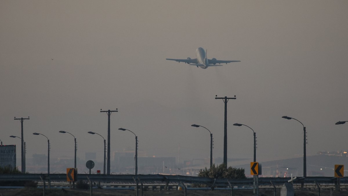 Avión FACh concretó primera expulsión grupal de inmigrantes durante el gobierno de Kast