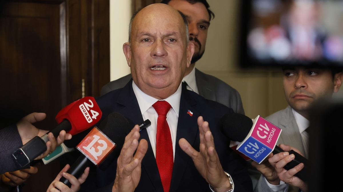 "Escuelas Protegidas": Tramitación terminó con rechazos y Bobadilla desafiando a que lo "censuren"