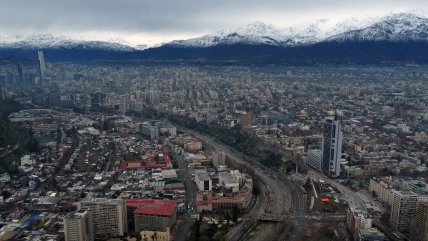 Santiago tendrá chubascos el domingo y baja de temperaturas el fin de semana