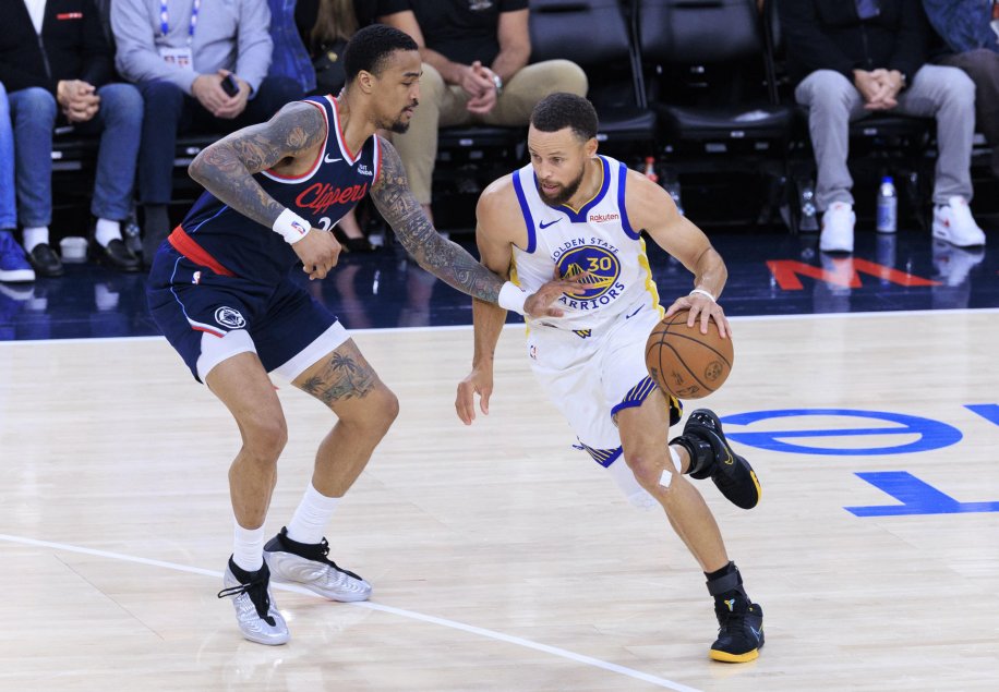Stephen Curry mantuvo con vida a los Warriors en el play-in de la NBA