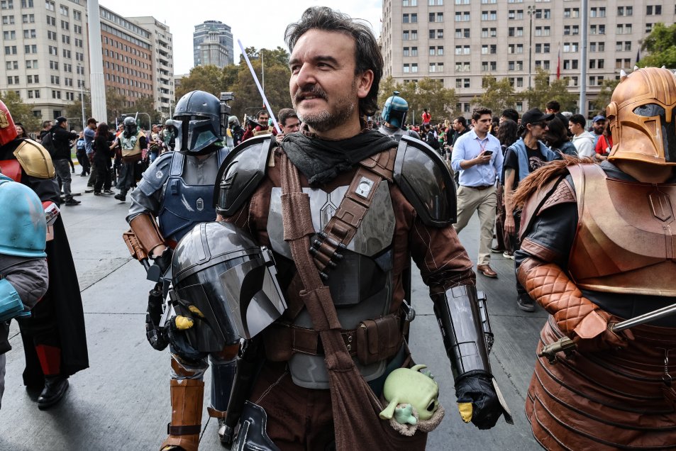 Darth Vader y el Mandaloriano marcharon por Santiago en el "Desfile de las Galaxias"