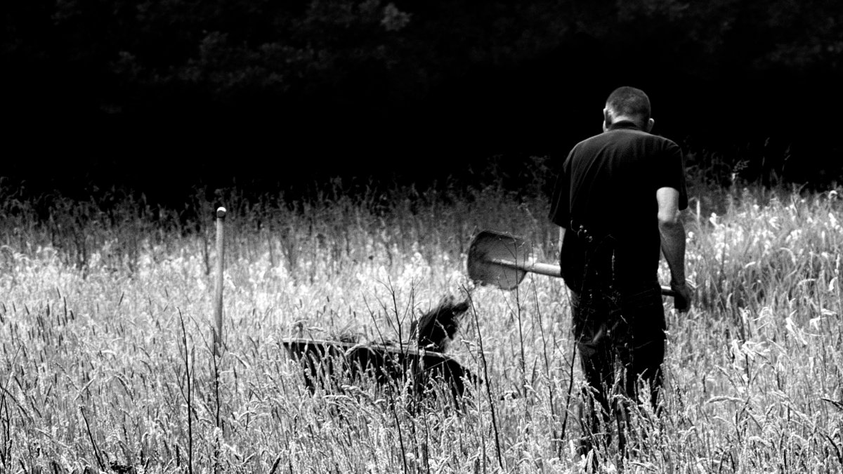 Dos sujetos fueron sorprendidos cavando los restos de 50 niños en Trinidad y Tobago