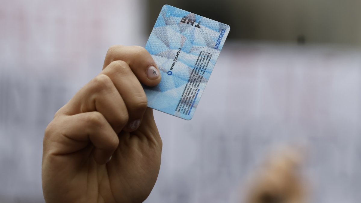 Junaeb denunció ante la PDI la venta de sellos de la TNE