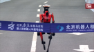 Robot humanoide rompe récord en media maratón de Beijing y desafía marcas humanas