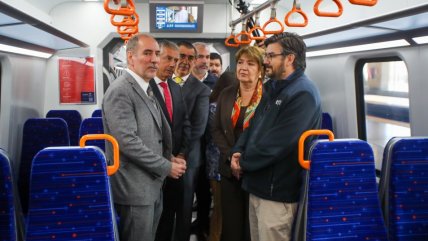 De Grange lideró viaje inaugural del primer tren de alto estándar para el Metro de Valparaíso