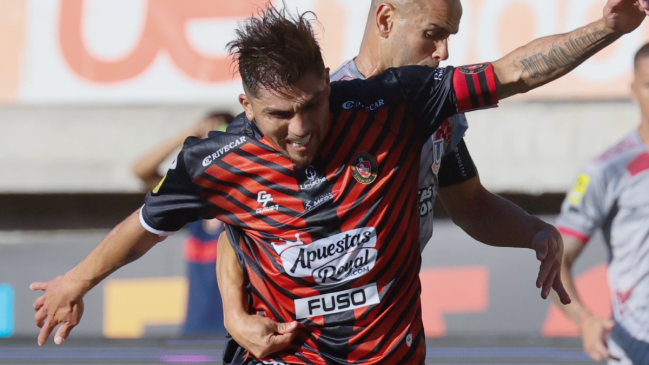 Deportes Limache desvinculó a César Pinares tras mensaje de su esposa en redes