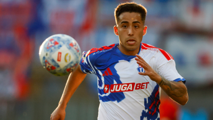   La formación de la U para recibir a la UC en el clásico universitario 