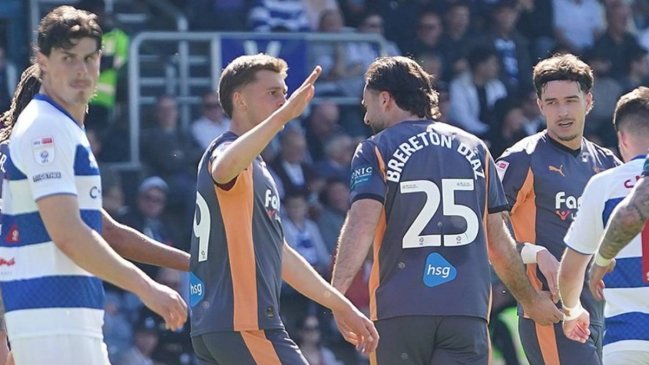 Derby County se llenó de ilusión gracias a triunfo con Brereton en cancha