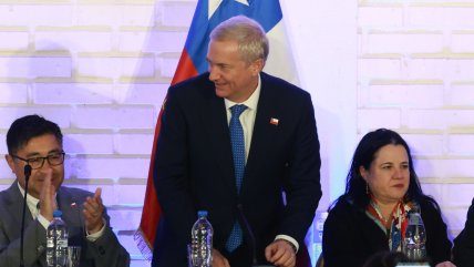 Kast afirmó que cambios en Junaeb buscan 