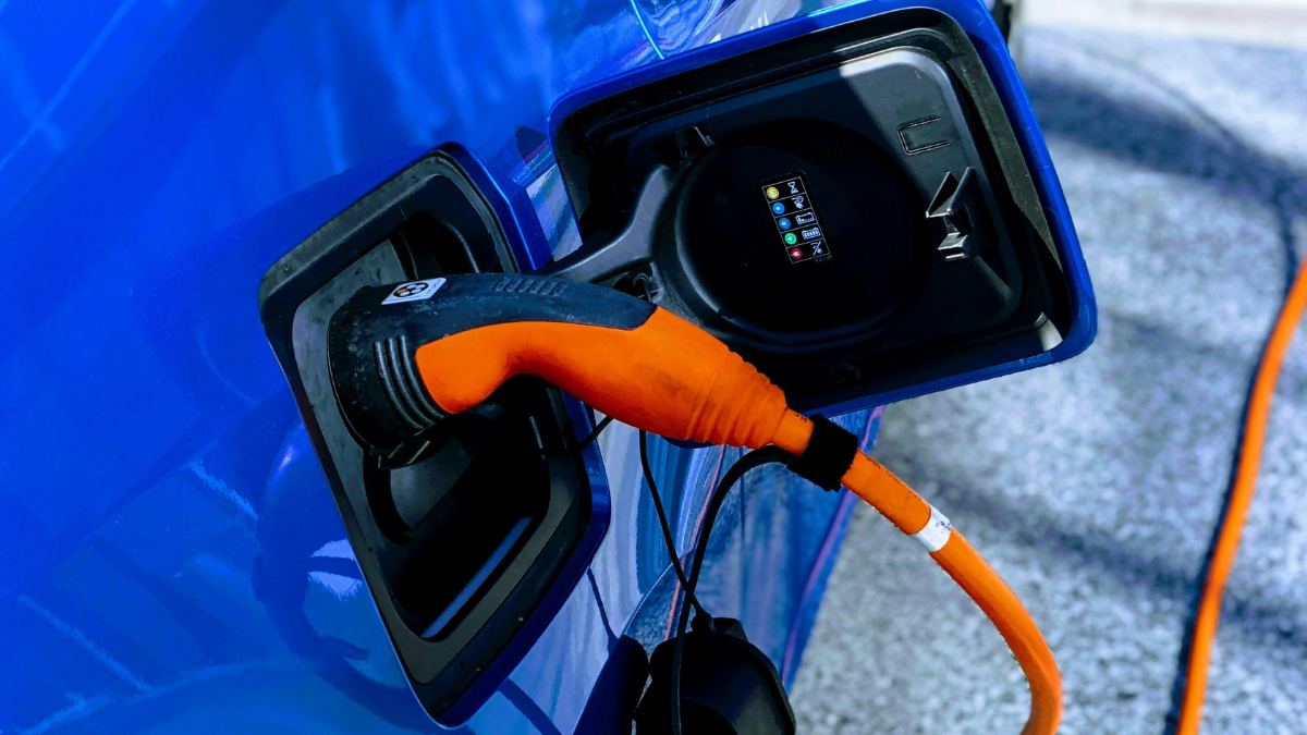 Energía que Conecta: ¿Cuánto ahorra la electromovilidad al continente ante el alza de bencina?