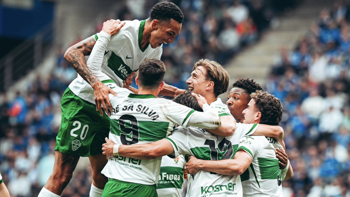 Elche venció al colista Real Oviedo y se alejó de la zona de descenso