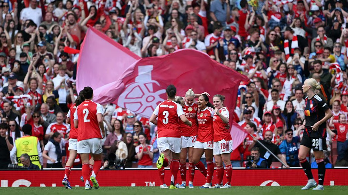 Arsenal aprovechó una amarga jornada de Endler para adelantarse en la Champions Femenina