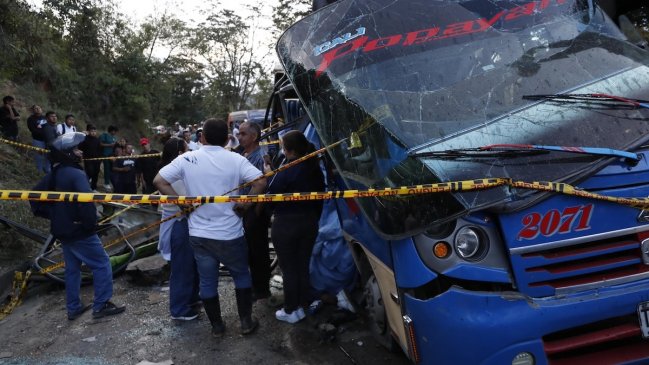 Ascienden a 19 los muertos por el ataque con bomba en carretera colombiana