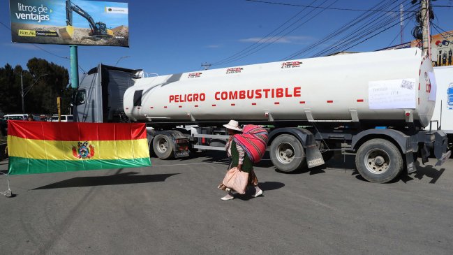 Bloqueos por combustibles y tierras abren semana de protestas sindicales en Bolivia