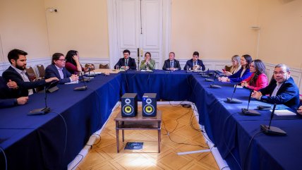 Oficialismo ve con desconfianza diálogo del Gobierno con la oposición