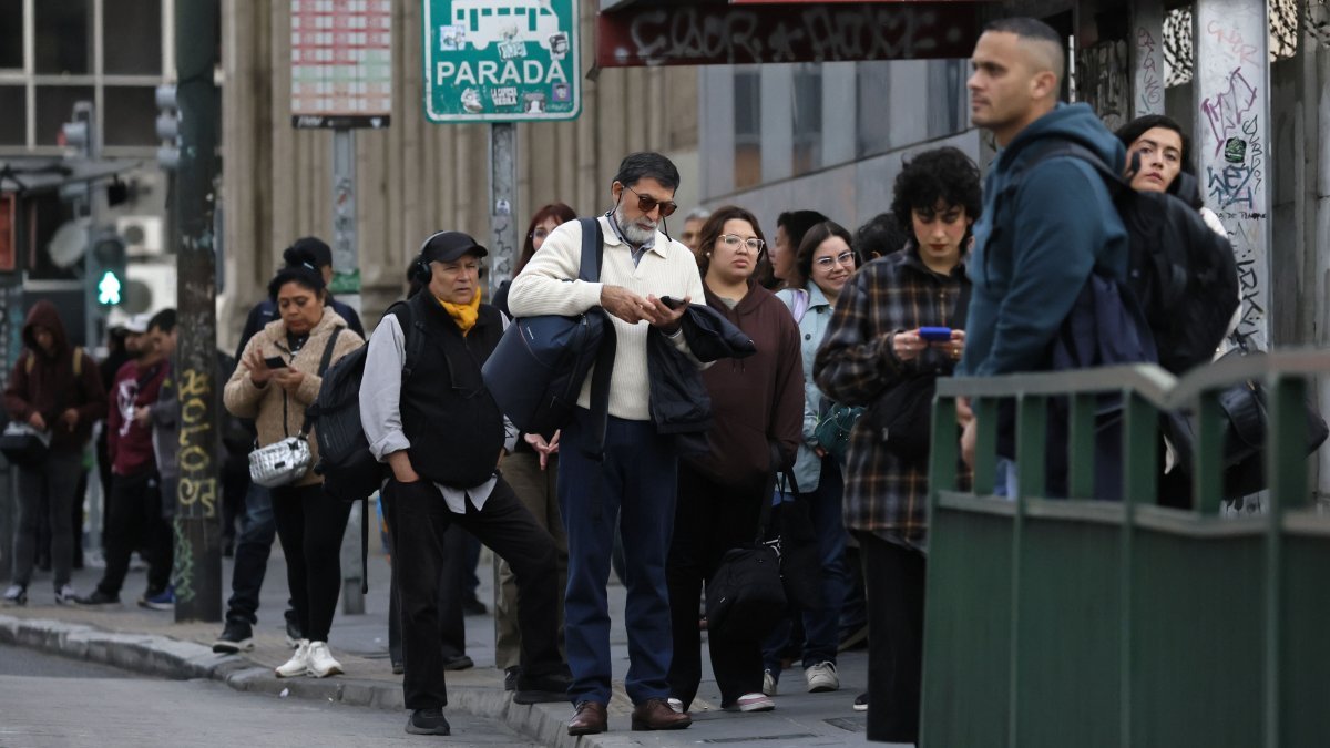Paro de micreros en Valparaíso: Exigen "compensación por el alza del combustible"