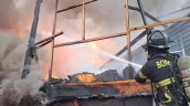 Incendio destruyó una vivienda y afectó a talleres en Antofagasta
