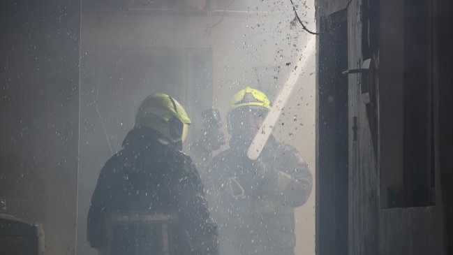 Incendio en Quellón dejó tres fallecidos y daños en vivienda e iglesia colindante