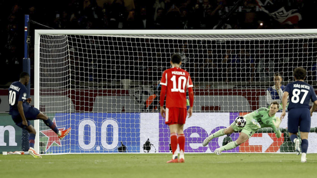 [VIDEO] Dembélé dejó en ventaja a PSG antes del descanso convirtiendo de penal ante Bayern