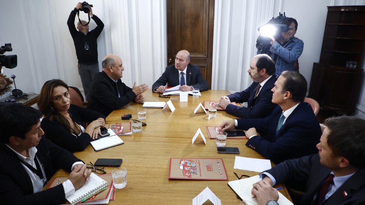 Gobierno y CUT no lograron acuerdo para reajustar salario mínimo