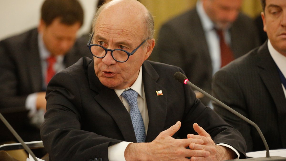 "Ministro, mayor seriedad": Oposición emplaza a Quiroz por polémico oficio de Hacienda