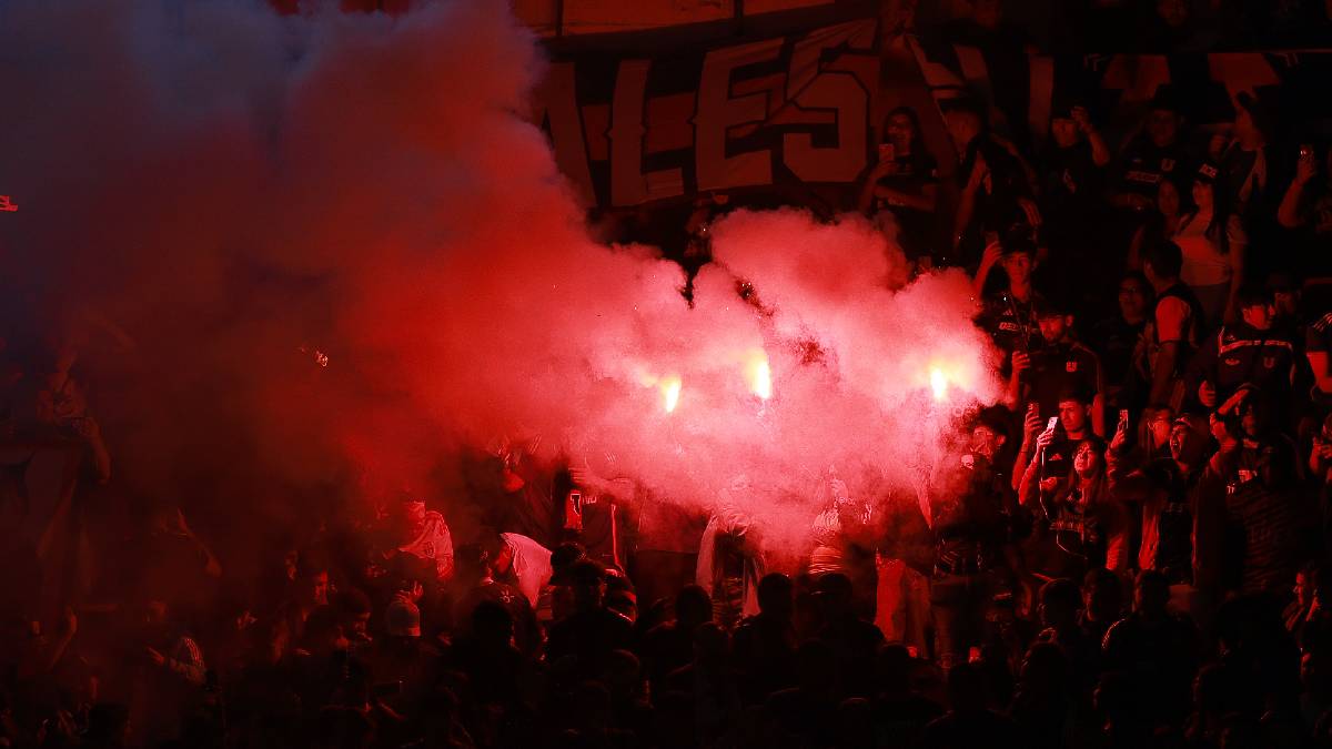Tribunal amonestó a la U por fuegos artificiales y revisará denuncia del clásico