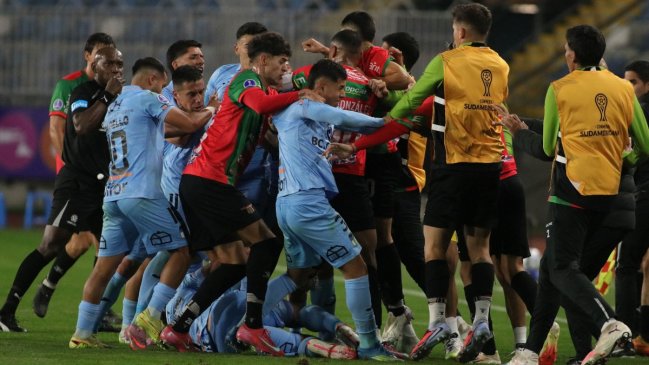 [VIDEO] ¡Patadones! Las expulsiones que dejaron a Boston River con nueve ante O'Higgins