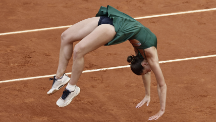   [VIDEO] Kostyuk celebró el título del WTA 1.000 de Madrid con una llamativa pirueta 
