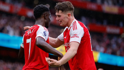   Arsenal derrotó a Fulham para sostener su posición en la carrera por el título de la Premier 