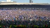 [VIDEO] Locura total: Hinchas de Ipswich invadieron la cancha para celebrar el regreso a la Premier