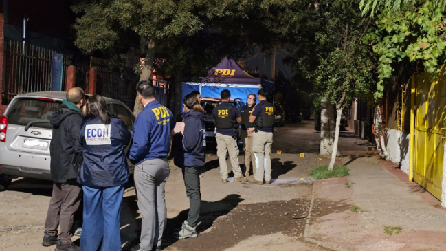 Dos muertos y una mujer en riesgo vital: Investigan presunta balacera en San Ramón