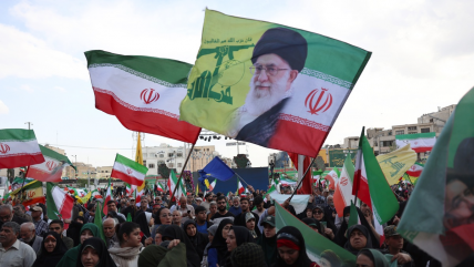 Irán: Trump debe elegir entre operación militar 