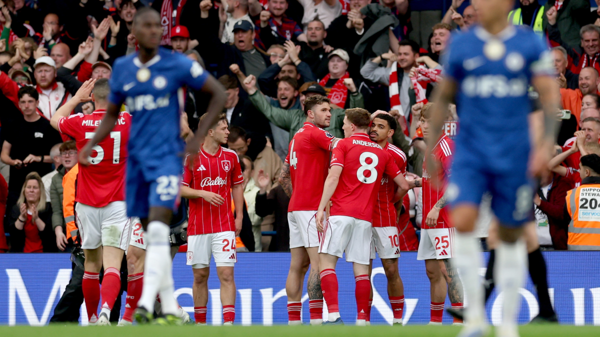 Chelsea cayó de local ante Nottingham Forest y dejó los puestos de copas europeas