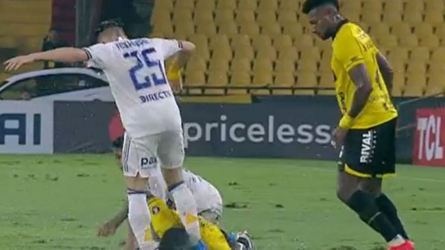   [VIDEO] Ascacíbar fue expulsado en Boca por patada en la cabeza a jugador de Barcelona 