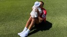 El paseo familiar de Alexis, su novia y su pequeña hija por las canchas de entrenamiento de Sevilla