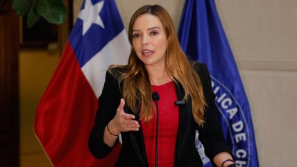 Senadora Flores entregó sus cartolas bancarias: 