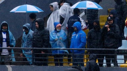 ¿Se puede llevar paraguas al Claro Arena?