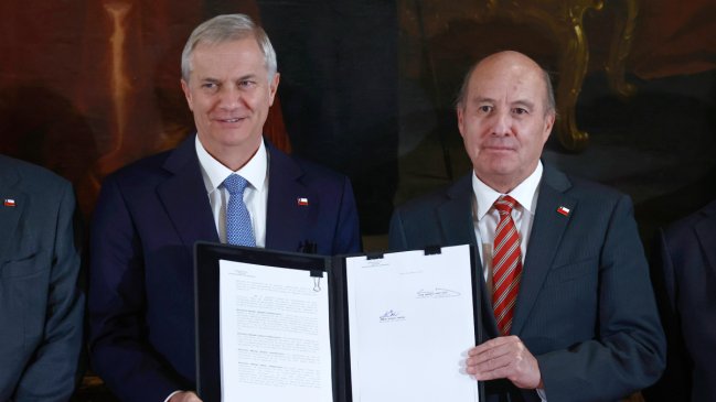 Luis Eduardo Escobar: La megarreforma de Kast es la receta para una recesión