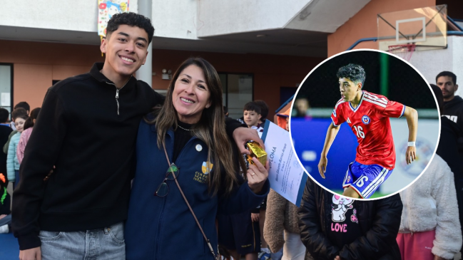 Hasta con abrazo de mamá: Clasificado al Mundial sub 17 fue homenajeado en su colegio