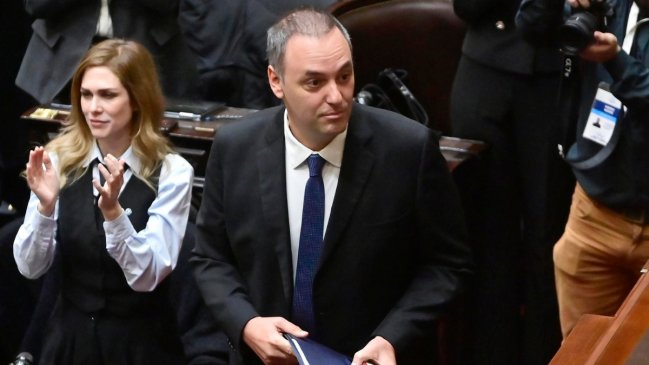 Viajes de lujo y exclusivas casas: Los escándalos de Adorni que ahogan al Gobierno de Milei
