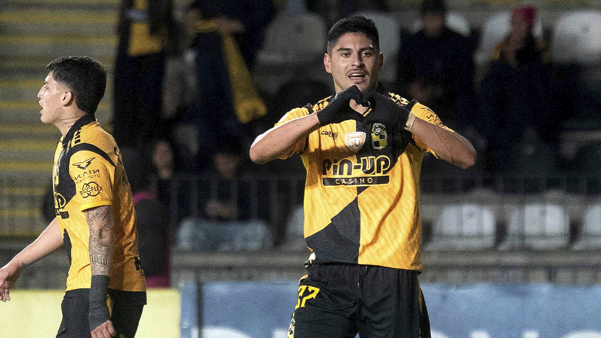 Coquimbo extendió su invicto en la Copa de la Liga y cortó el de Colo Colo