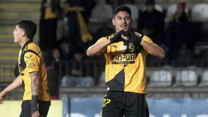  Coquimbo extendió su invicto en la Copa de la Liga y cortó el de Colo Colo 
