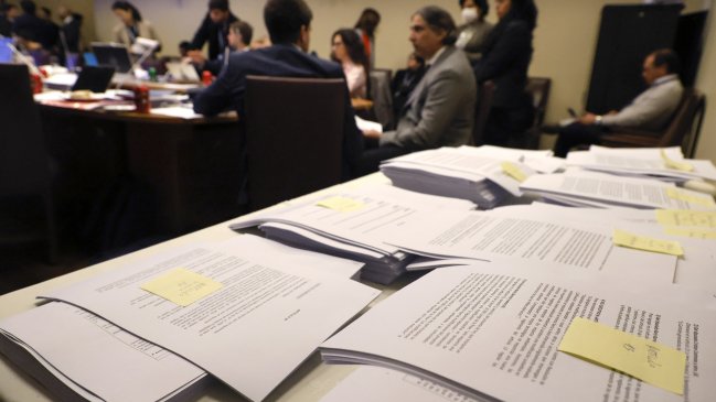 Sin discusión y entre recriminaciones: Comisión de Hacienda aprobó el 