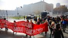 Estudiantes se manifestaron en la Alameda por cortes en educación del gobierno de Kast