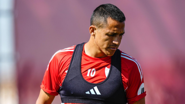 Felicevich viajó a Sevilla para definir el futuro de Alexis Sánchez