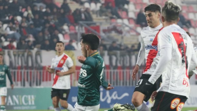 Santiago Wanderers doblegó a Curicó Unido y escaló a la parte alta en el Ascenso