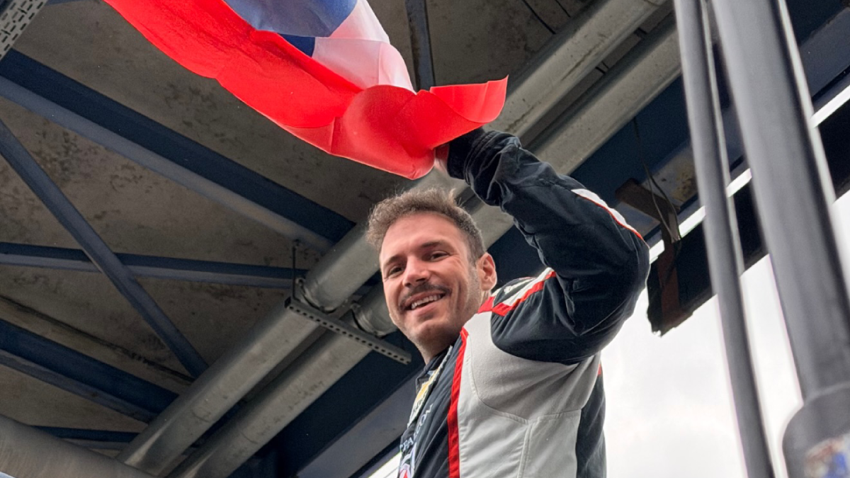 Benjamín Hites gritó campeón con su equipo en las 24 Horas de Nürburgring