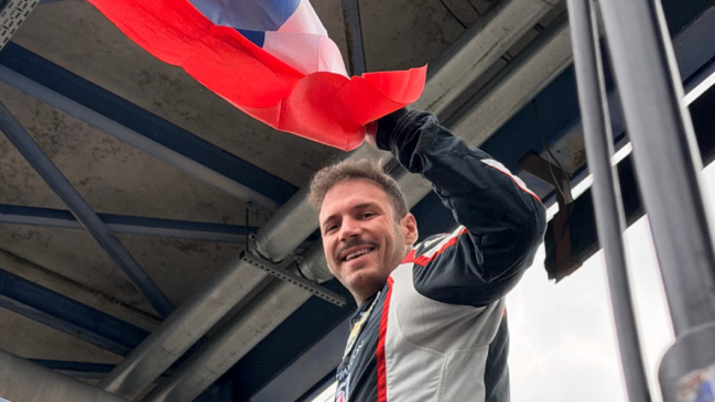 Benjamín Hites gritó campeón con su equipo en las 24 Horas de Nürburgring